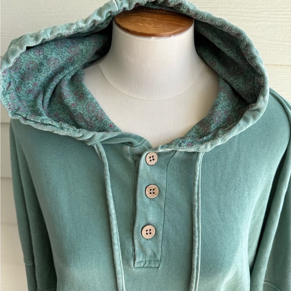 Women’s Easel Green Hoodie Peace Sign Sweater - Picture 3 of 6